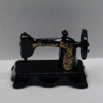 (image for) Tabletop Old Fashioned Sewing Machine